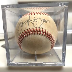 AUTHENTiC MLB ⚾️ AUTOGRAPHED BY HAWAii’s BENNY AGBAYANi of the NEW YORK METS 💙